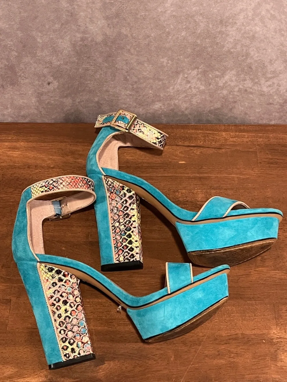 Vince Camuto Turquoise Suede Platform Ankle-Strap Platform Heels size 9